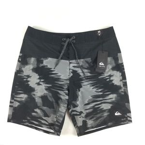 QUIKSILVER NWT Men’s V Marcher 19” Board Shorts Black Waist 33